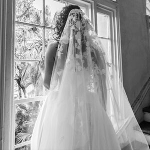 Kyha Hepburn Sheath Veil